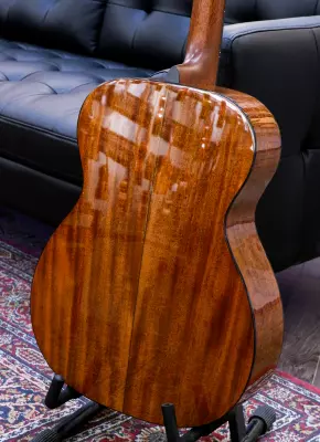 Martin Guitars - 000-18 Spruce Acoustic Guitar 2
